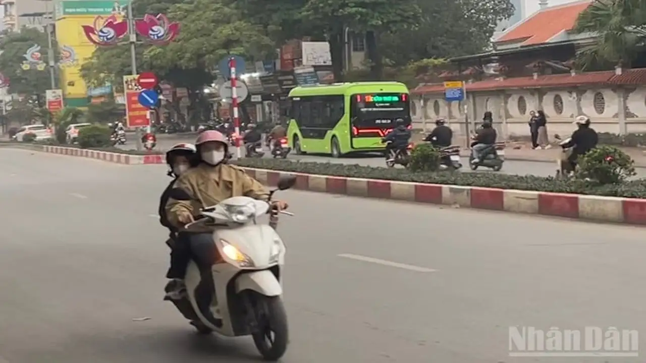 أمطار غزيرة تضرب شمال فيتنام تزامناً مع موجة طقس بارد ليلاً